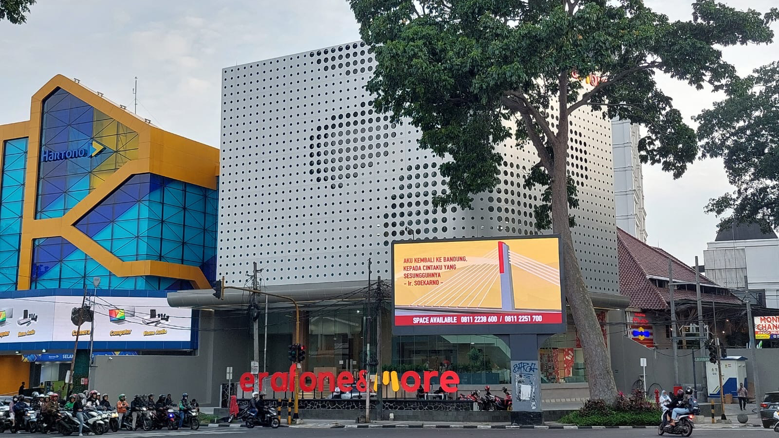 Gedongan Dago vintage cafe with rustic interior