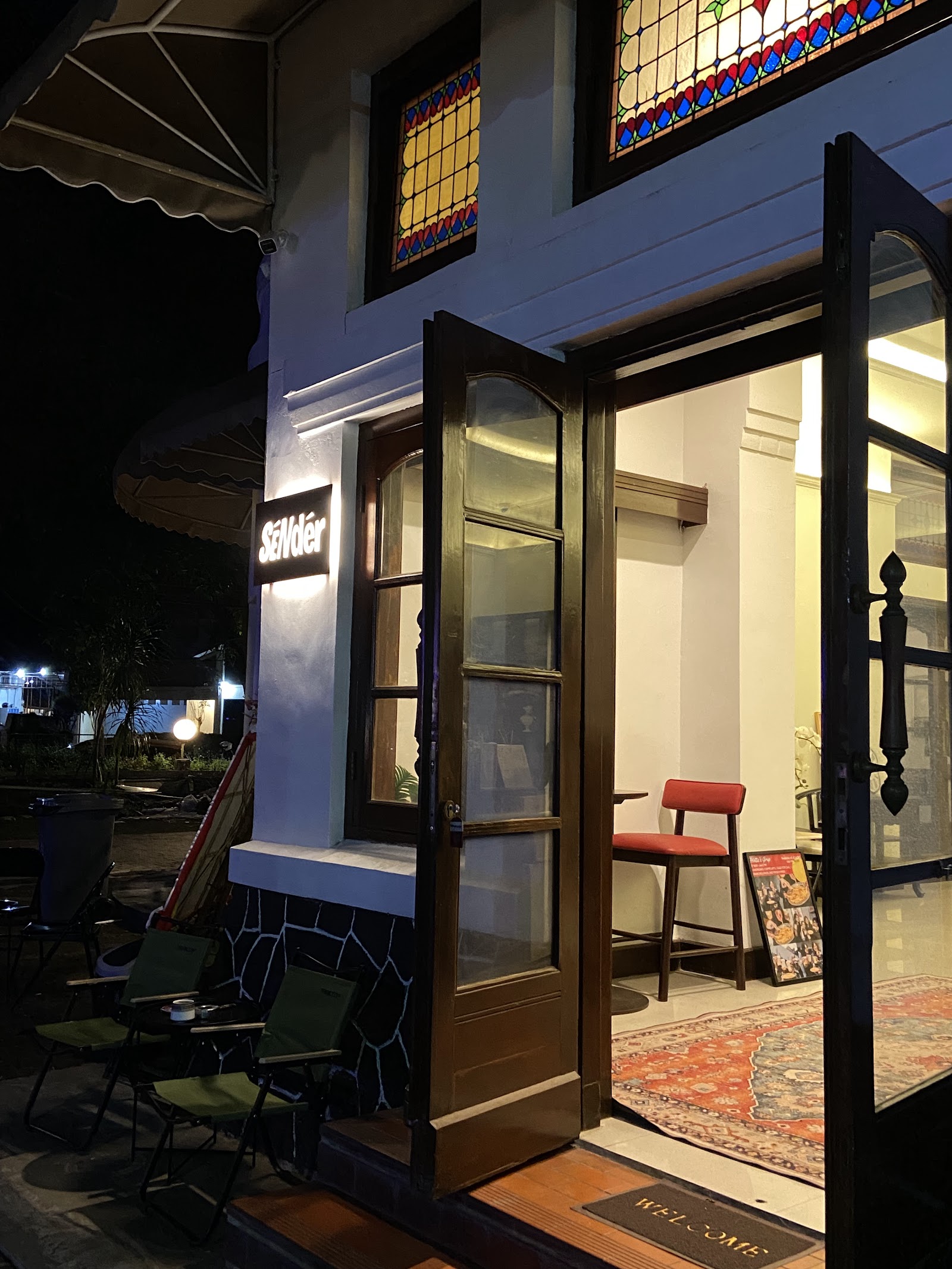 Sender Coffee — minimalist specialty coffee shop in Bandung Wetan