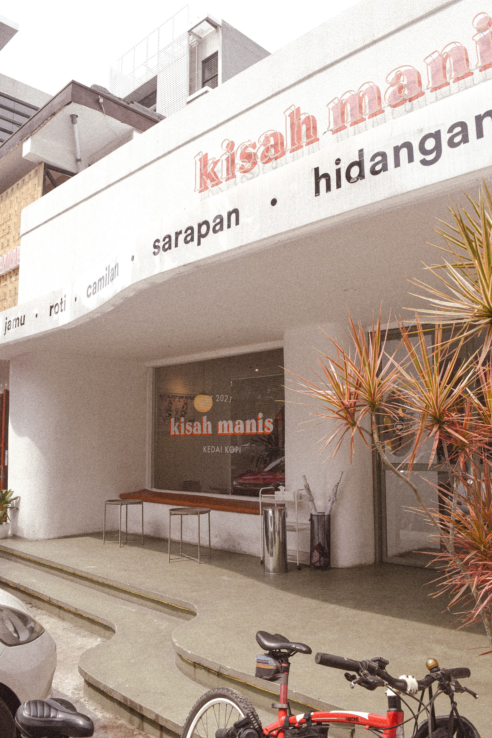 Kisah Manis Sunda — warm traditional cafe in Sumur Bandung