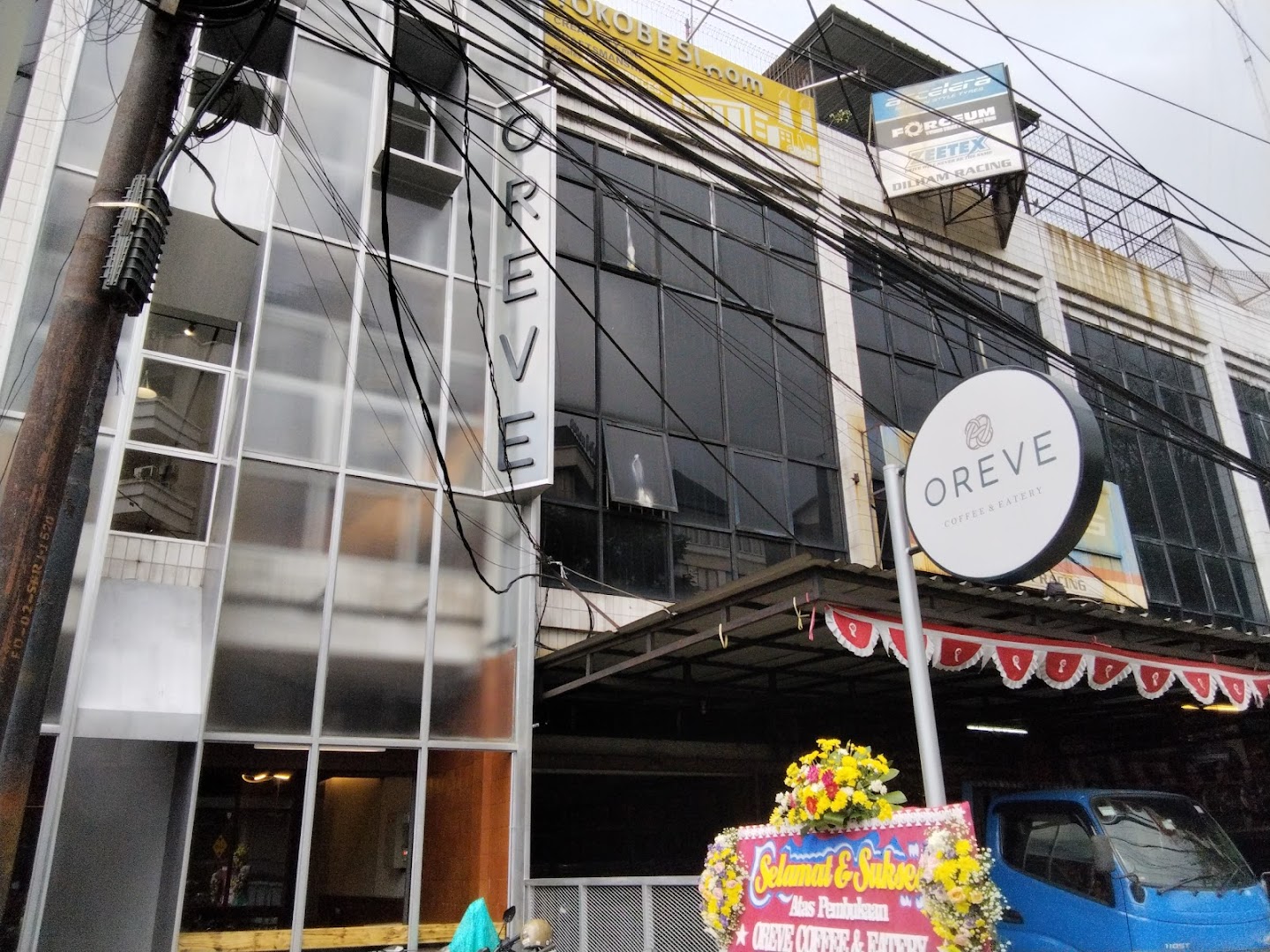 Oreve Cafe — modern aesthetic cafe in Braga, Bandung